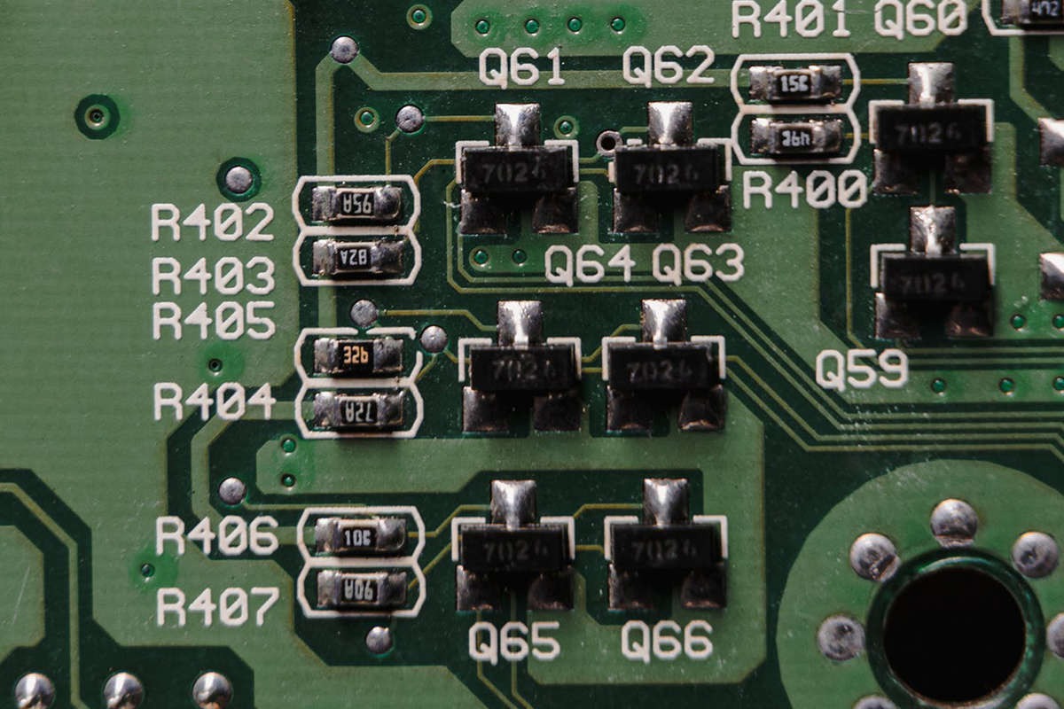 用SMT組裝PCB有哪些優(yōu)缺點